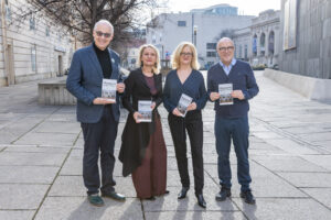 Im Bild v.l.n.r.: Martin Essl (Gründer Essl Foundation und Zero Project), Johanna Schwanberg (Präsidentin ICOM Österreich), Doris Rothauer (Autorin Museums Guide inklusiv), Daniele Marano (Hilfsgemeinschaft der Blinden und Sehschwachen Österreichs)